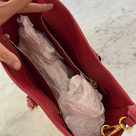 Prada saffiano tote purse - Picture 11 of 11